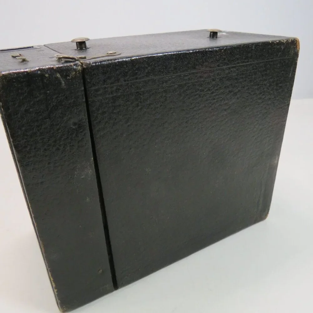 Kodak No. 2A Brownie, Model B Camera w wear, handle missing